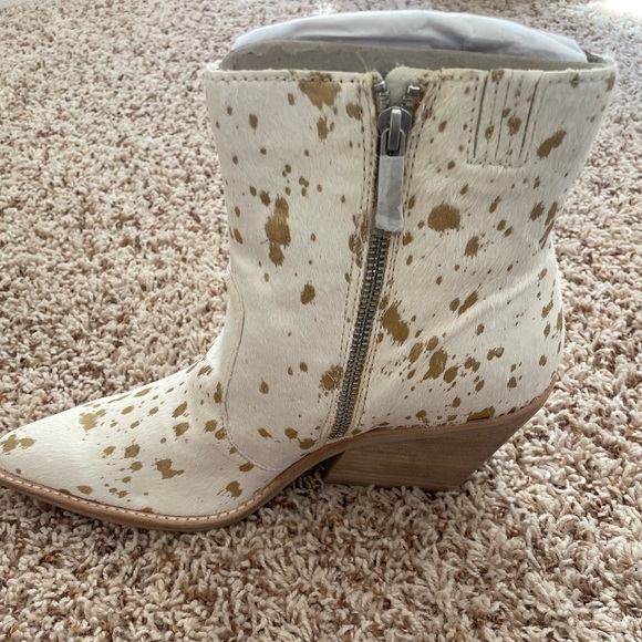 Like new! No box. dolce vita Cowhide Boots - Picture 4 of 7